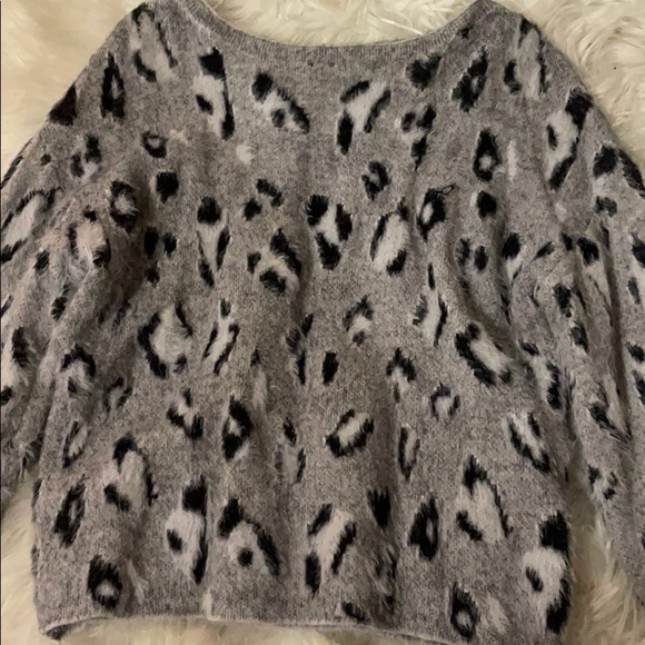 Grey cheetah print sweater - Picture 1 of 1